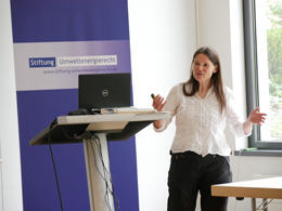 Monika Agatz (Landkreis Borken) trägt zu Herausforderungen bei der Durchführung der UVP-Prüfung vor. Monika Agatz (Landkreis Borken) trägt zu Herausforderungen bei der Durchführung der UVP-Prüfung vor.