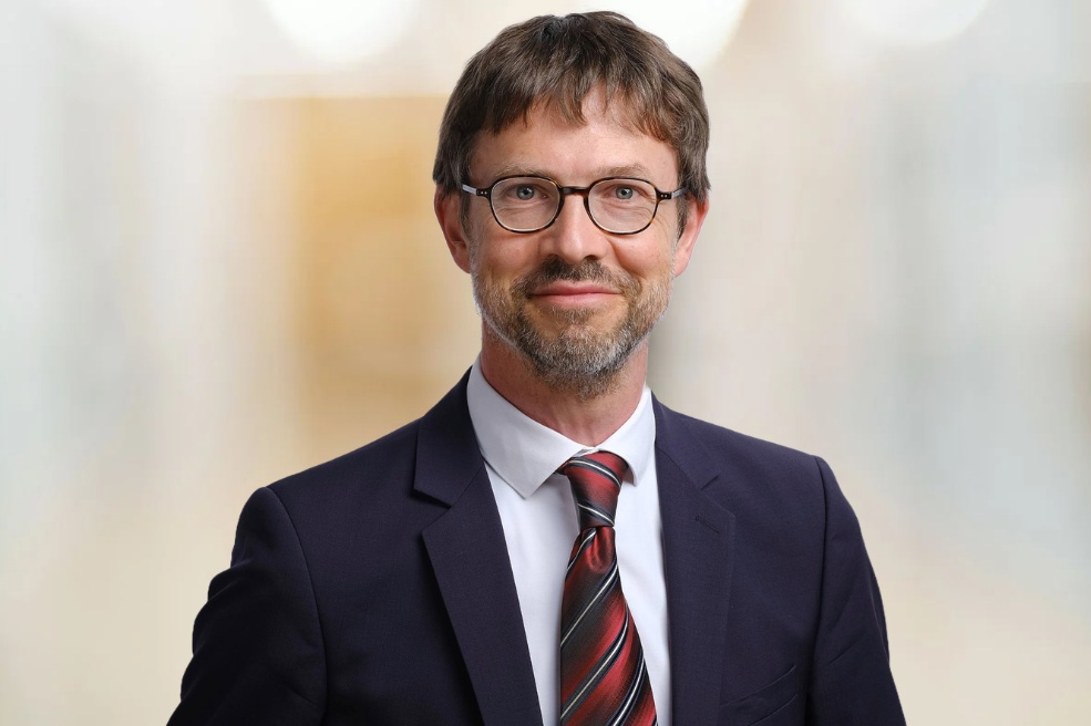 Porträtfoto von Dr. Wieland Lehnert.