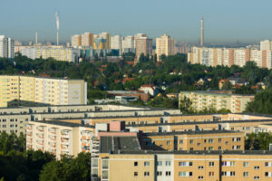 Mehrfamilienhäuser einer Großstadtsiedlung aus einer Vogelperspektive
